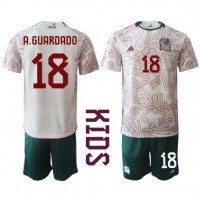 Billiga Mexiko Andres Guardado #18 Barnkläder Borta fotbollskläder till baby VM 2022 Kortärmad (+ Korta byxor)